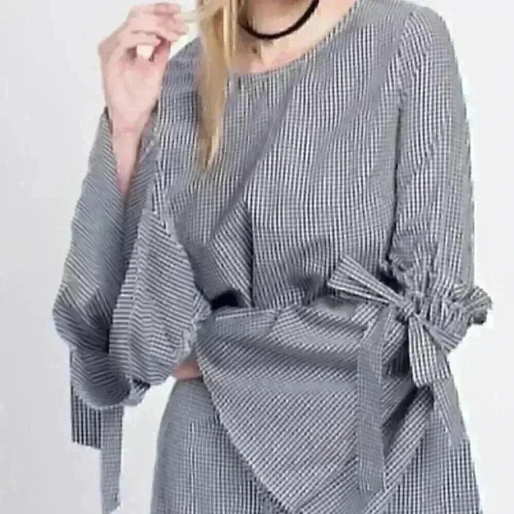 x01 chirwish gingham black and white CHARISMA TOP WITH BELL SLEEVE size xs/s top - Picture 3 of 5